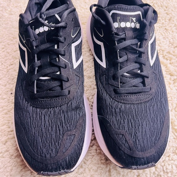 Men’s Diadora Nucleo 2 running shoes preowned size 10.5 main image 10